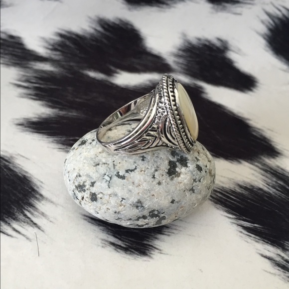 Silver tone statement ring - Picture 2 of 5